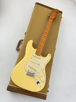 WHITE W/ORIGINAL HARDCASE