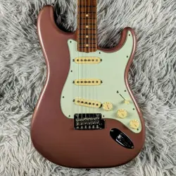 ELECTRIC GUITAR FENDER VINTERA 60S STRATOCASTER MODIFIED BURGUNDY MIST USED