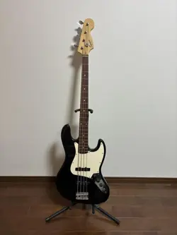 SQUIRER JAZZ BASS