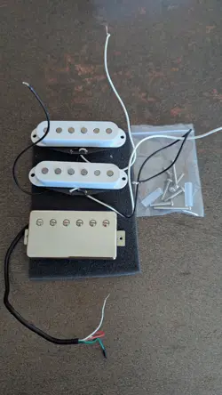 PASTILLAS FENDER STRATOCASTER AERODYNE SPECIAL HSS (JAPONESA)