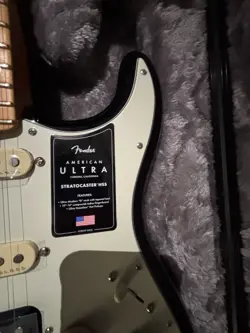 FENDER AMERICAN ULTRA STRATOCASTER HSS ELECTRIC GUITAR SUNBURST WITH HARD CASE