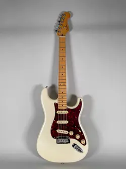 2022 FENDER PLAYER PLUS STRATOCASTER OLYMPIC PEARL FINISH W/GIG BAG