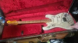 STRATOCASTER AUTOGRAPHED