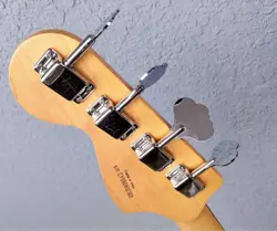 SQUIER BY FENDER PRECISION BASS SAFE PACKING!