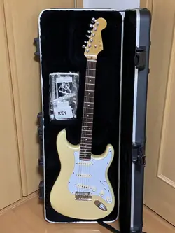 ELECTRIC GUITAR FENDER AMERICAN DELUXE STRATOCASTER MADE IN USA