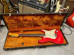 FENDER STRATOCASTER ROUND