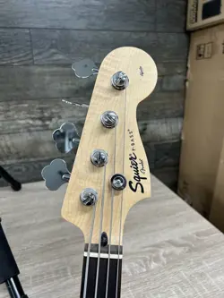 SQUIER AFFINITY P-BASS