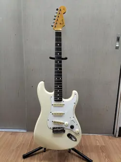 FENDER JAPAN ST-62 VWH STRATOCASTER VINTAGE WHITE MADE IN JAPAN 1993-1994 GUITAR