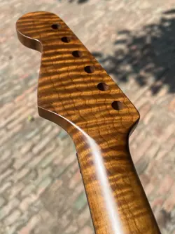 ROASTED FLAME MAPLE ELECTRIC GUITAR NECK FOR FENDER ST BODY ROSEWOOD