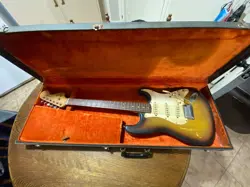 1969 SUNBURST FENDER STRATOCASTER