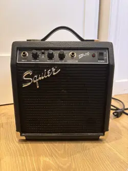 SQUIER SP-10 FENDER 22W COMBO GUITAR MINI AMP AMPLIFIER PR-367