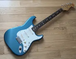 VINTAGE STRATOCASTER 1990S