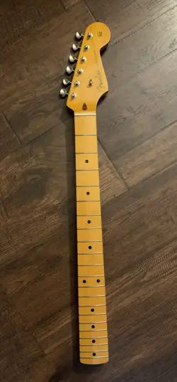 FENDER STRATOCASTER LACQUER