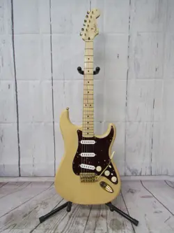 FENDER STRATOCASTER DELUXE SERIES - HONEY BLONDE