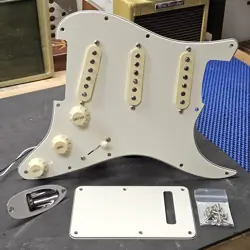 2016 FENDER AMERICAN PROFESSIONAL STRAT LOADED PICKGUARD USA V-MOD PICKUPS