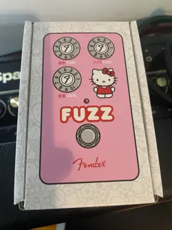 FENDER X HELLO KITTY FUZZ PEDAL - PINK - LIMITED EDITION