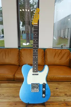 FENDER LIMITED EDITION FSR ROAD WORN 60S TELECASTER LAKE PLACID BLUE (OPEN BOX)