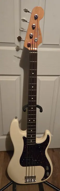 PRECISION BASS-OLYMPIC WHITE