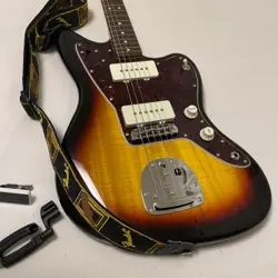 FENDER JAPAN TRADITIONAL 60S JAZZMASTER GUITAR USED FROM JAPAN