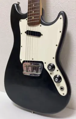MUSICMASTER 1977 BLACK