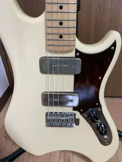GUITAR FENDER SWINGER