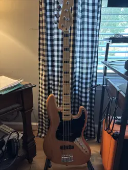 FENDER CLASSIC VIBE '70S JAZZ BASS ELECTRIC GUITAR - NATURAL