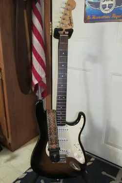 HT STRATOCASTER SUNBURST