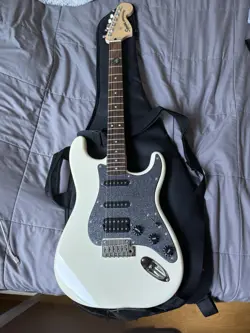 AFFINITY STRATOCASTER HSS