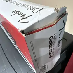 FENDER DELUXE HANGING