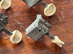 MUSTANG GUITAR TUNERS