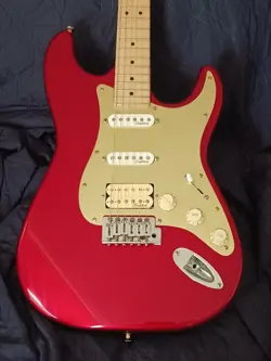 STRAT FENDER LICESNESED