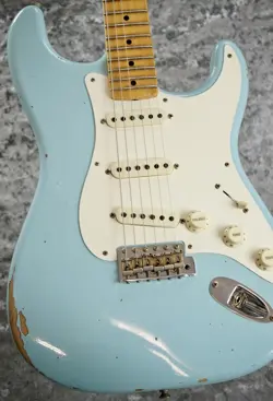 FENDER CUSTOM SHOPÂ 1957 STRATOCASTER RELIC / FADED AGED DAPHNE BLUE [3.56KG]