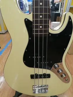 FENDER JAPAN AJB-66 ELECTRIC BASS GUITAR USED