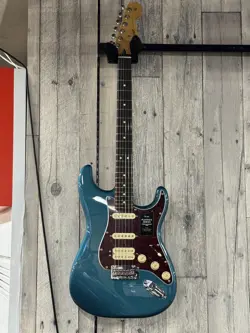 FENDER LIMITED EDITION PLAYER II STRATOCASTER HSS   OCEAN TURQUOISE
