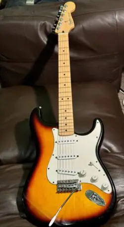 FENDER STRATOCASTER USED (MEXICAN)