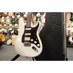 9328 FENDER USA AMERICAN DELUXE STRAT NO.LG725