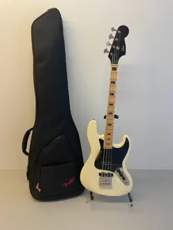 TARA JAZZ BASS GUITAR W/ NEW FENDER FB620 GIG BAG