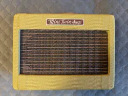 TWIN-AMP ELECTRIC GUITAR