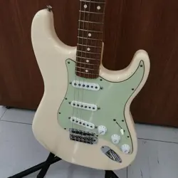 FENDER VINTERA '60S STRATOCASTER ELECTRIC GUITAR