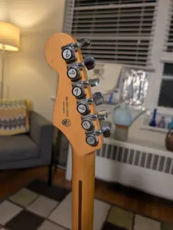 PLUS STRATOCASTER GUITAR