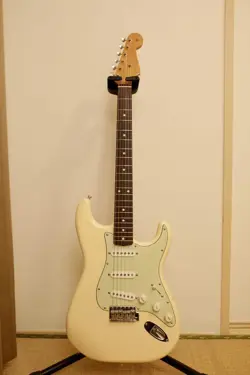FENDER VINTERA II 60S STRATOCASTER WHITE ELECTRIC GUITAR USED FROM JAPAN