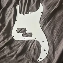 PICKGUARD FOR 4-STRING FENDER® PRECISION P BASS STANDARD USA  13-HOLE