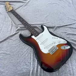 SQUIER BY FENDER STRATOCASTER 3-TONE SUNBURST GUITAR MINT CONDITION