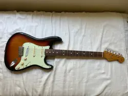 FENDER VINTERA ‘60S STRATOCASTER - 3-COLOR SUNBURST - UPGRADED BRIDGE PICKUP