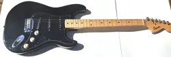 SQUIRE/FENDER STRAT BLACK MADE IN CHINA MINT NM ELECTRIC GUITAR