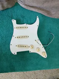VIBE SQUIER STRATOCASTER