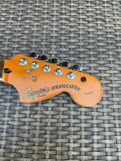 FENDER SQUIER STANDARD STRATOCASTER ROSEWOOD LOADED NECK BIG 70S HEADSTOCK