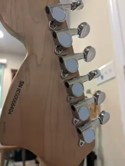 STRATOCASTER GUITAR STANDARD