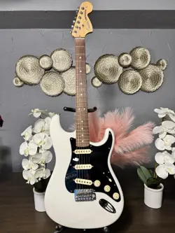 FENDER AMERICAN PERFORMER STRATOCASTER - ARCTIC WHITE