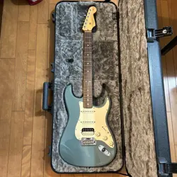 FENDER AMERICAN PROFESSIONAL STRATOCASTER ELECTRIC GUITAR FROM JAPAN